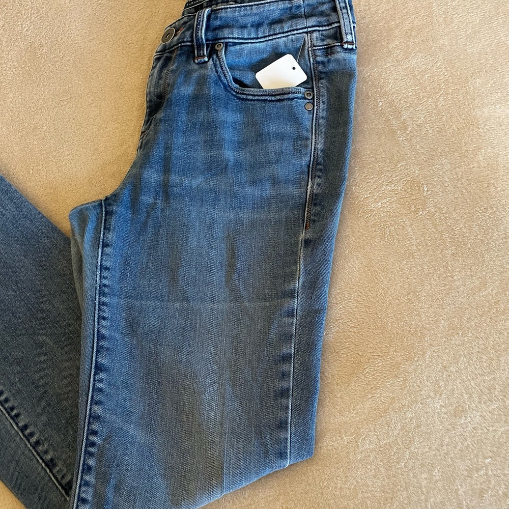 Tommy Bahama Straight Leg Mid Rise Jeans - Size 6 - Picture 2 of 11
